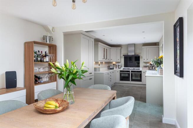 4 bed Detached for sale Image 6
