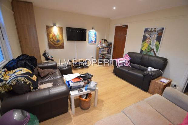 5 bed Terraced to rent Image 5