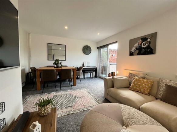 Lounge 1.jpg
