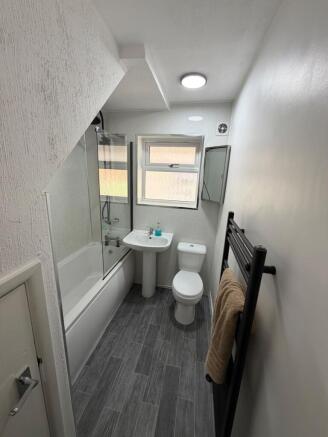 3 bed House to rent Image 10