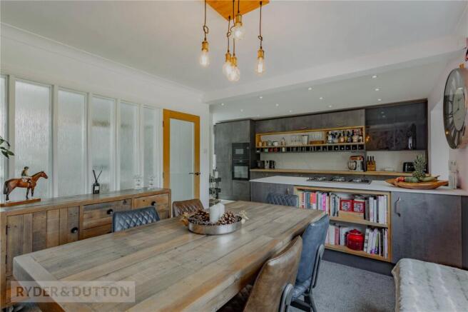 4 bed Detached for sale Image 7