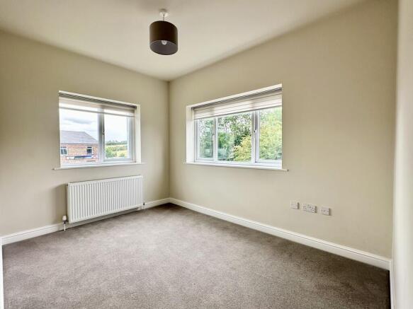 3 bed Apartment to rent Image 8