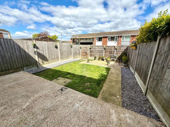 A Stylish Modern Home Offering Excellent Value For Money & Close To Amenities photo 4