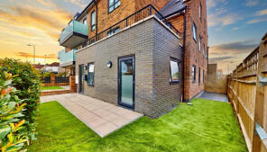 Flat 1, Brick House, Faringdon Avenue, Romford RM3 8SH