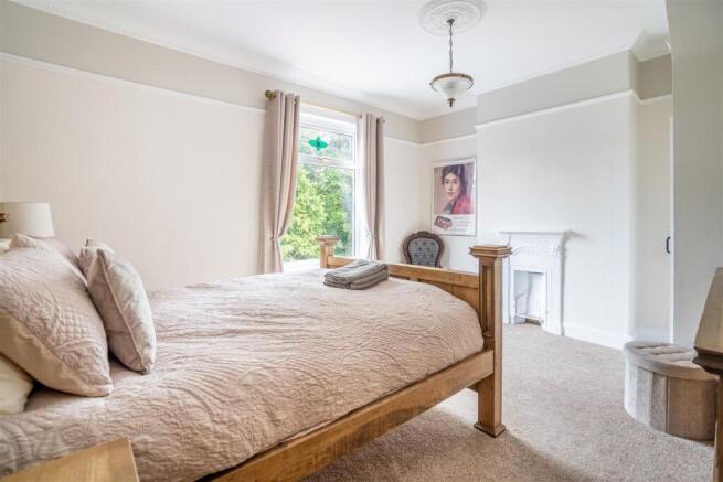4 bed Terraced to rent Image 12