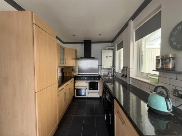 3 bed Semi-Detached for sale Image 7