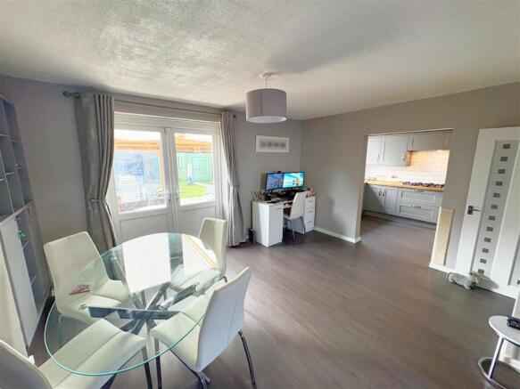 Dining area through to kitchen.jpg