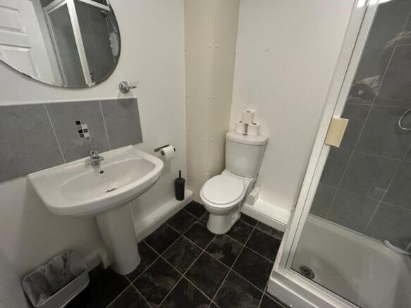 2 bed Flat to rent Image 9