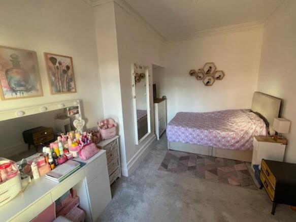3 bed Town House for sale Image 9