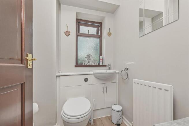 4 bed Detached for sale Image 12