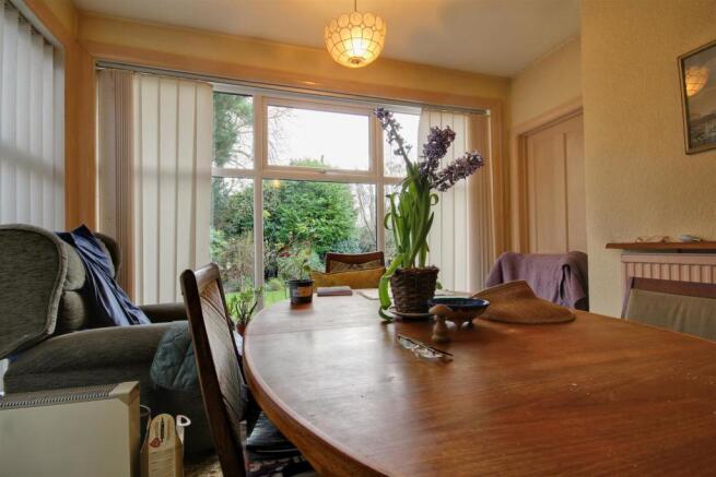 Dining room with sitting area overlooking the gard