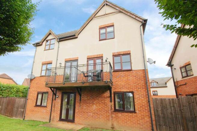 3-bed flat on Village Close, Weaverham, CW8, £125,000