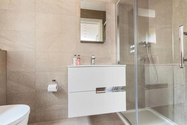 En Suite 2.JPG