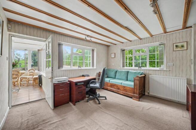 5 bed Detached for sale Image 12