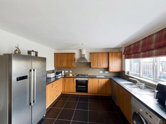 4 bed Semi-Detached for sale Image 8