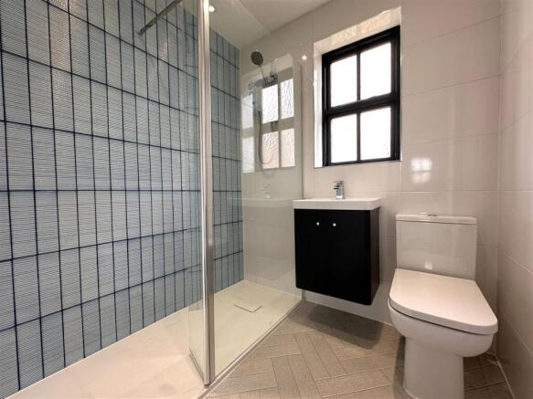 Stunning Shower Room 907