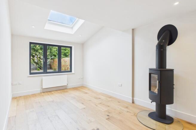 CAM02519G0-PR0411-STILL021