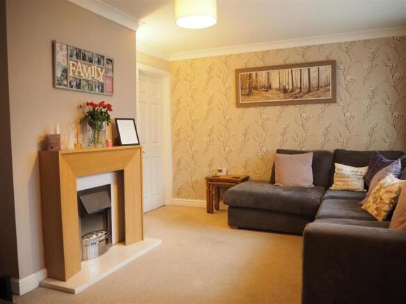 Bay Fronted Lounge 732