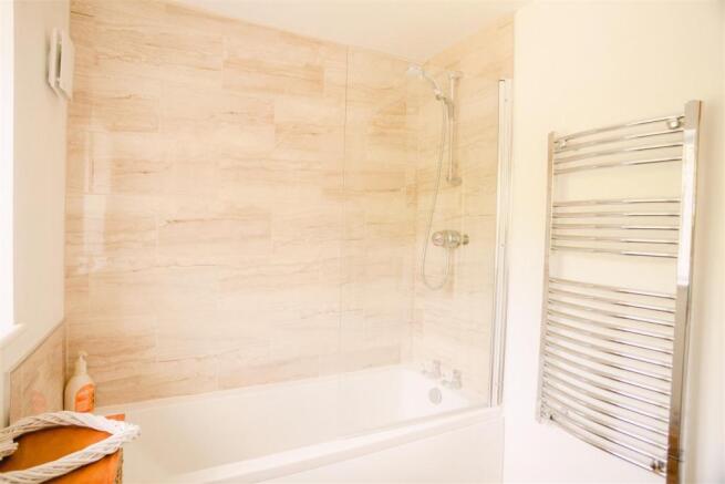 15. Bathroom.jpg
