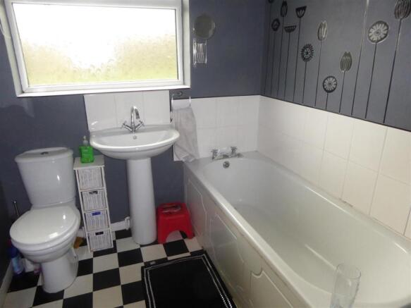 FAMILY BATHROOM