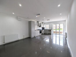 7, Painthorpe Lane, Hall Green, Wakefield WF4 3LA
