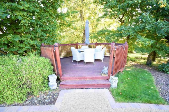 Rawfield Lane, Fairburn (35)Decking