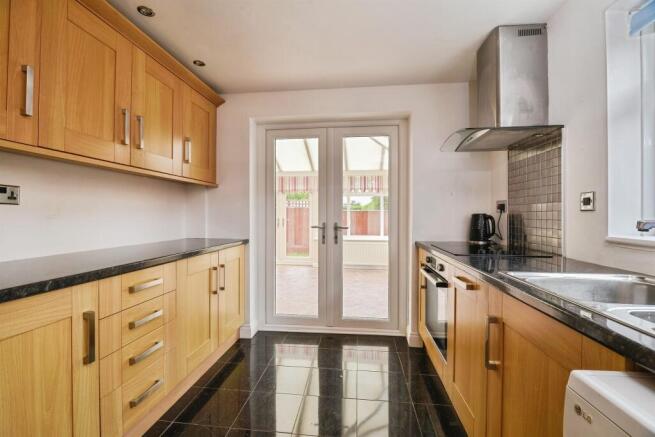 4 bed Detached for sale Image 7