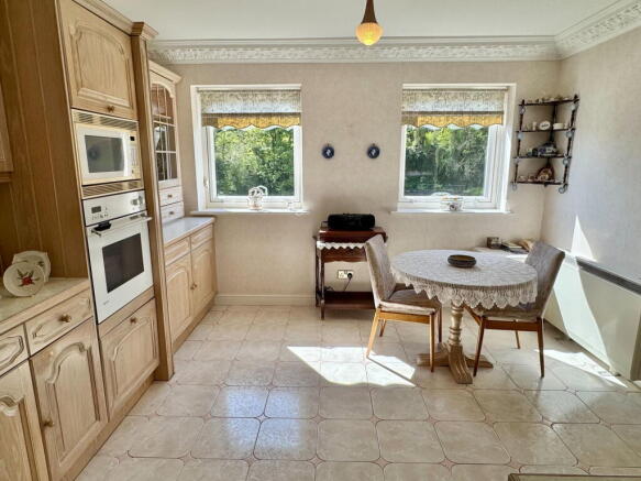 2 bed Apartment for sale Image 10