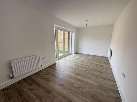 Hillside Road, Tatenhill, Burton-On-Trent photo 4