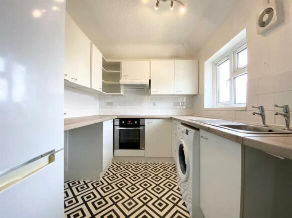 Kitchen 2.jpg