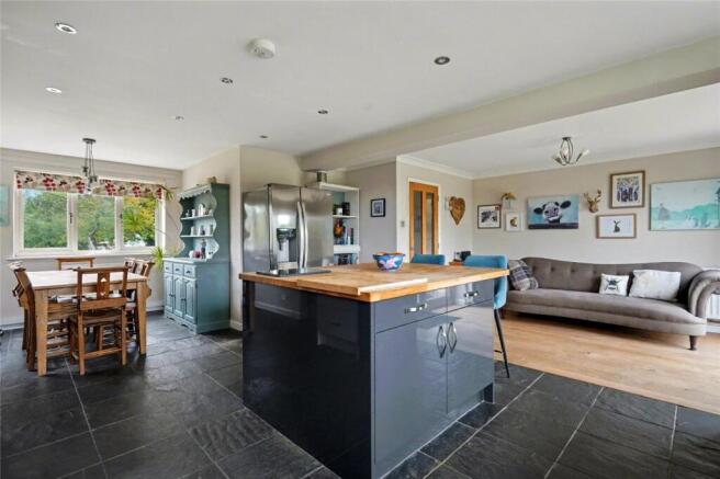 Kitchen/ Dining Area