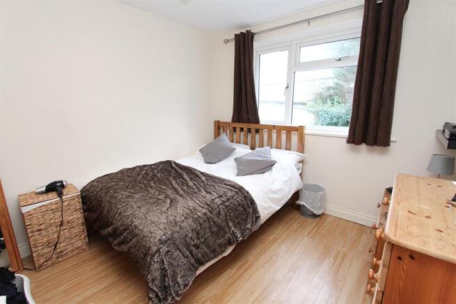bedroom2.jpg