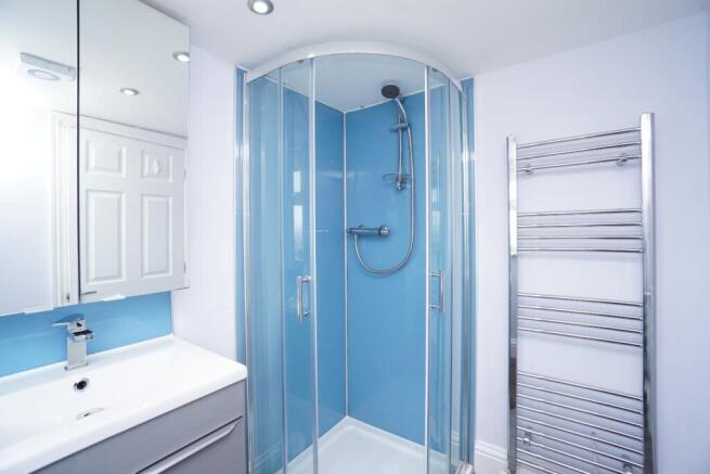3 bed House to rent Image 12
