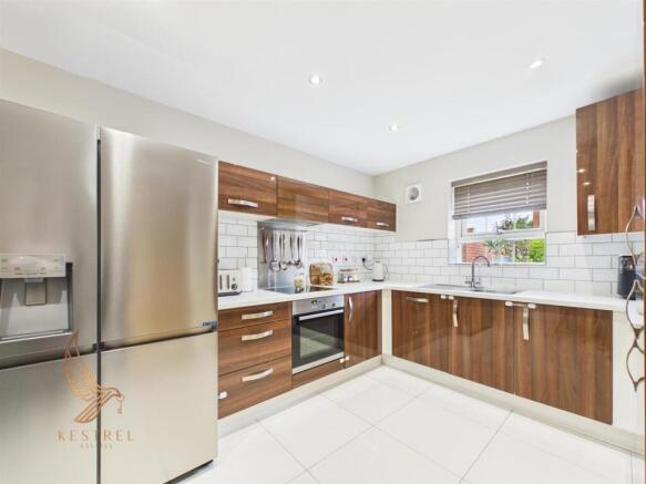 4 bed Detached for sale Image 5