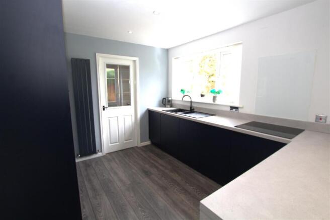 4 bed Detached for sale Image 8