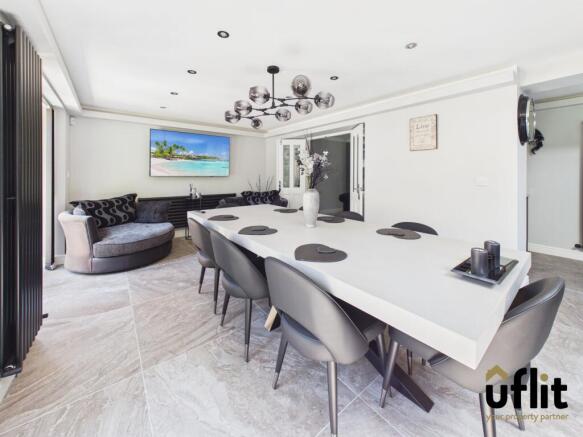 5 bed Detached for sale Image 10