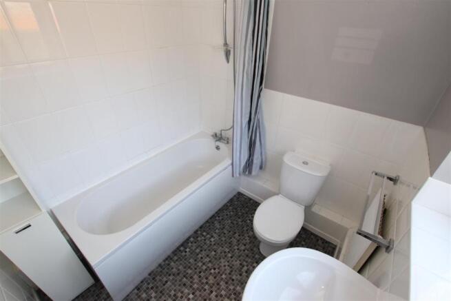 GROUND FLOOR BATHROOM