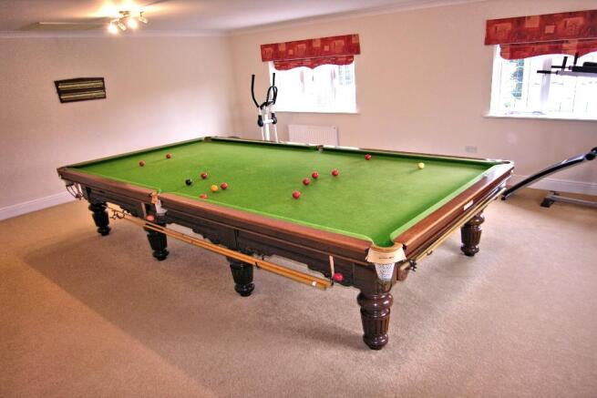 BED 6 & GAMES ROOM