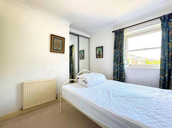 3 bed House to rent Image 10