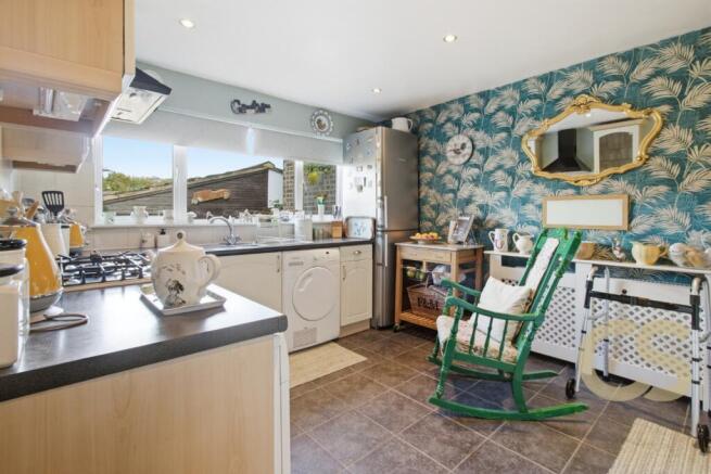 Cavell Road, Cheshunt, Hertfordshire, EN7 6JL photo 4