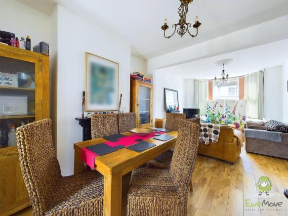 CAM01543G0-PR0090-STILL001