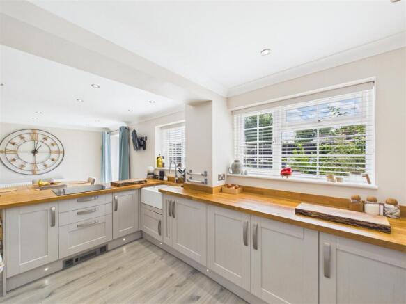4 bed Detached for sale Image 2
