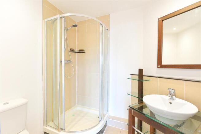 2 bed Apartment to rent Image 7