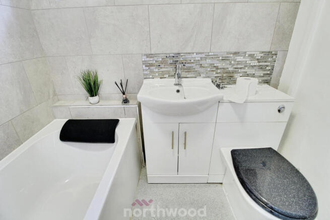 2 bed Semi-Detached to rent Image 4