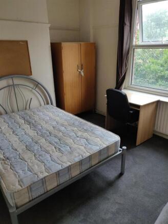 5 bed House to rent Image 11
