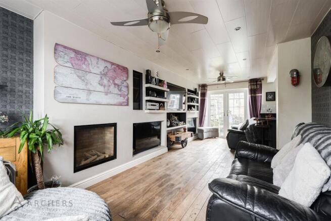 43BarncliffeRoad(Interior)-1.jpg
