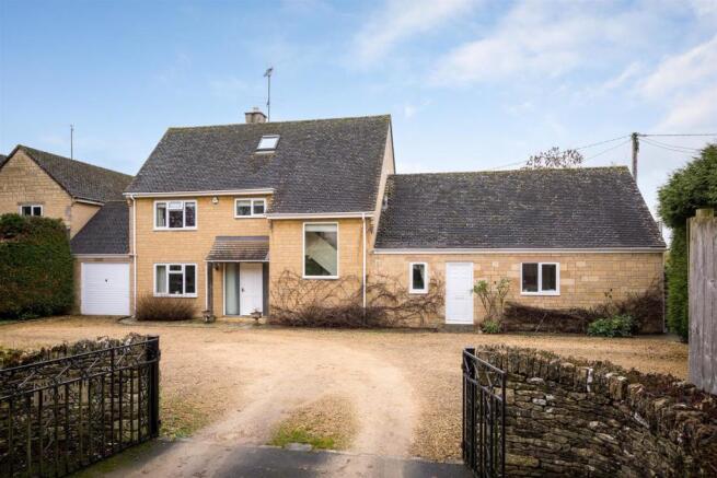 05 - New Pike House - GL7 5NA - Web.jpg