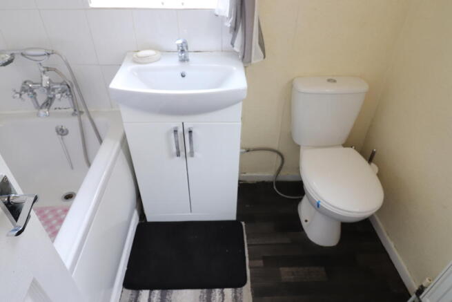 Bathroom 1.JPG