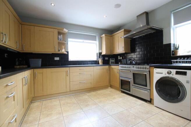 Kitchen / Dini...