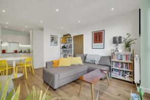 17, Linnett House, Dunedin Road, Leyton E10 5NL